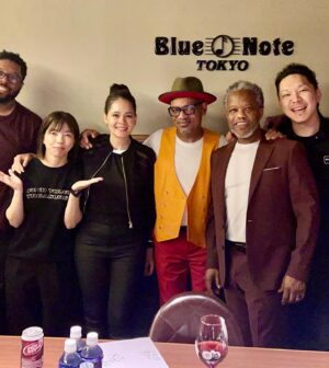 Kirk Whalum Instagram - @bluenotetokyo MO ICHI DOE! (One more time) Always such an amazing experience 🙏🏾 #thekirkwhalumband @stixfinnie @bruthab76 @john.stoddart @andrealisa.comm