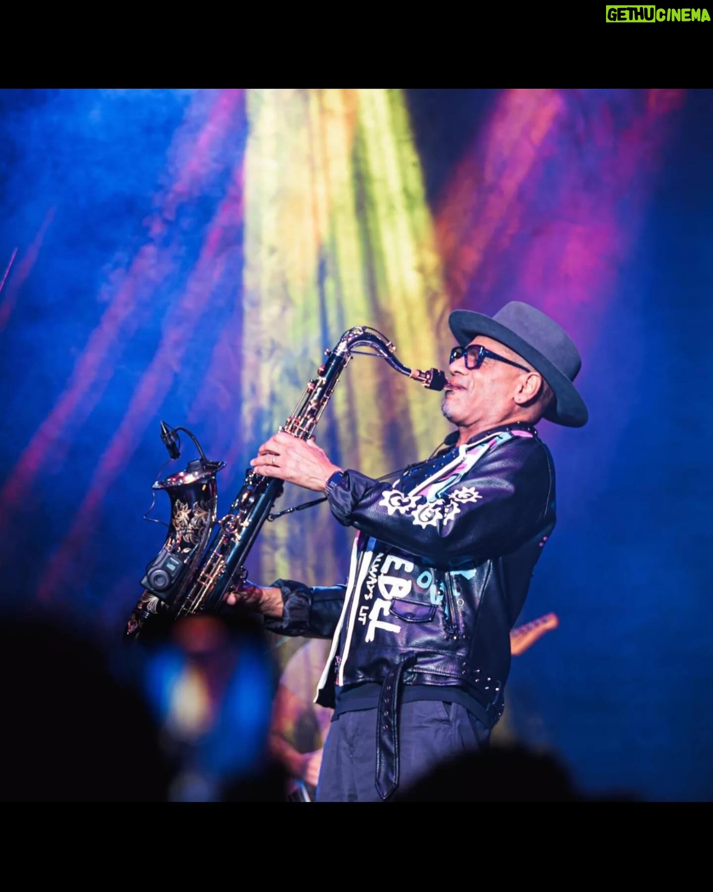 Kirk Whalum - 893 Likes - Can I get a round of applause for this lighting director! 😳 #jazz #sax #saxophone #smoothjazz #Humanité #pmauriatsaxophones #jodyjazz #bostonsaxshop #sdsystems