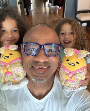 Kirk Whalum Instagram - Our own #kimonogirls #ilovejapan 🤗 Have a lovely day 🥰 And remember; Proverbs 19:17
He who has pity on the poor lends to the LORD,
And He will pay back what he has given.