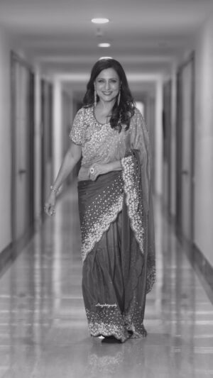 Kishori Shahane Instagram - Be your reason to smile 

Glamorous look for Maharashtra Times presenting Shrawan Queen 2024 💫💫
.
.
Makeup by : @peonybeauty.mua 

Hairstylist: @hair_by_meenal 

Videography: @a9ragphotography 

Outfit: @zartaricouture 

Managed by: @glamour_mediaa 

.
.
[viral,trending,glamup]
.
.
.
#glamup #event #shrawanqueen 
#beautypagent #viral 
#trending #kishorishahane#mata#punetimesonline #punetimesfashionweek#instagood #instagram#instalike 

Mata Shravan Queen contributes Glamour to Marathi bana and Marathi Culture