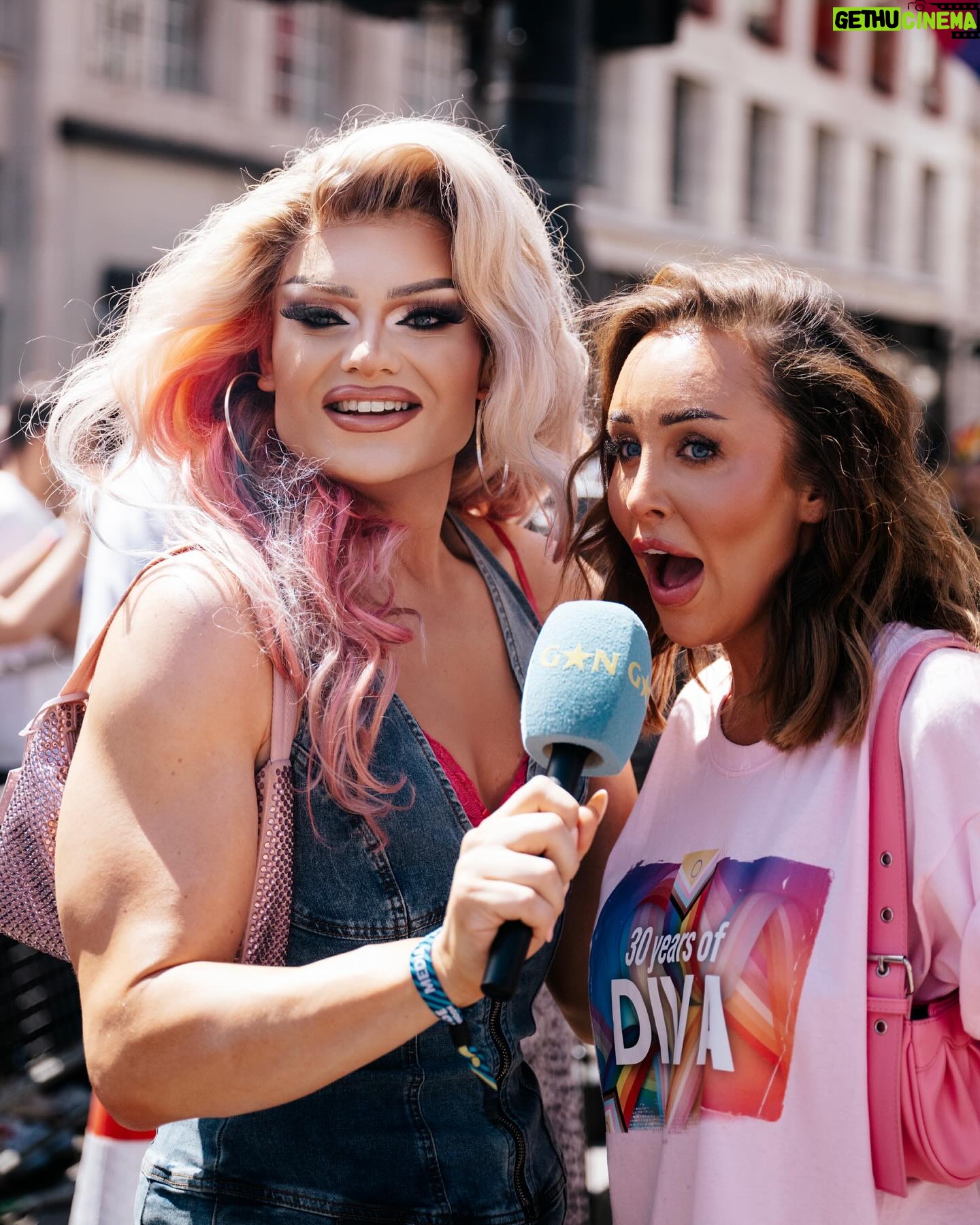 Kitty Scott-Claus - 5.2K Likes - Channeling my best Bridget Jones reporting for Sit up Britain- jokes, had the best time reporting for @gaystarnews for @prideinlondon. Thank you so much @conorclark- we had a ball talking to the most fab people!
📸 by @jade.fi1m for @gaystarnews