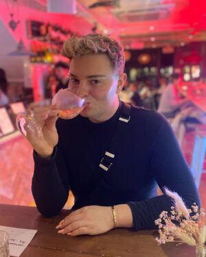 Kitty Scott-Claus Instagram - I don’t know about you.. but I’m feeling THIRTY TWO 💖✌🏼
Thank you for all your lovely messages- I’m really feeling the love and so grateful for everyone’s lovely words. Had the best day with the best people 💖