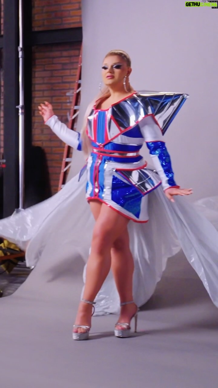 Kitty Scott-Claus - 8.6K Likes - Lock up your dads, it’s @kittyscottclaus! 🤭 #GlobalAllStars starts streaming AUGUST 16 on @paramountplus! 👑
