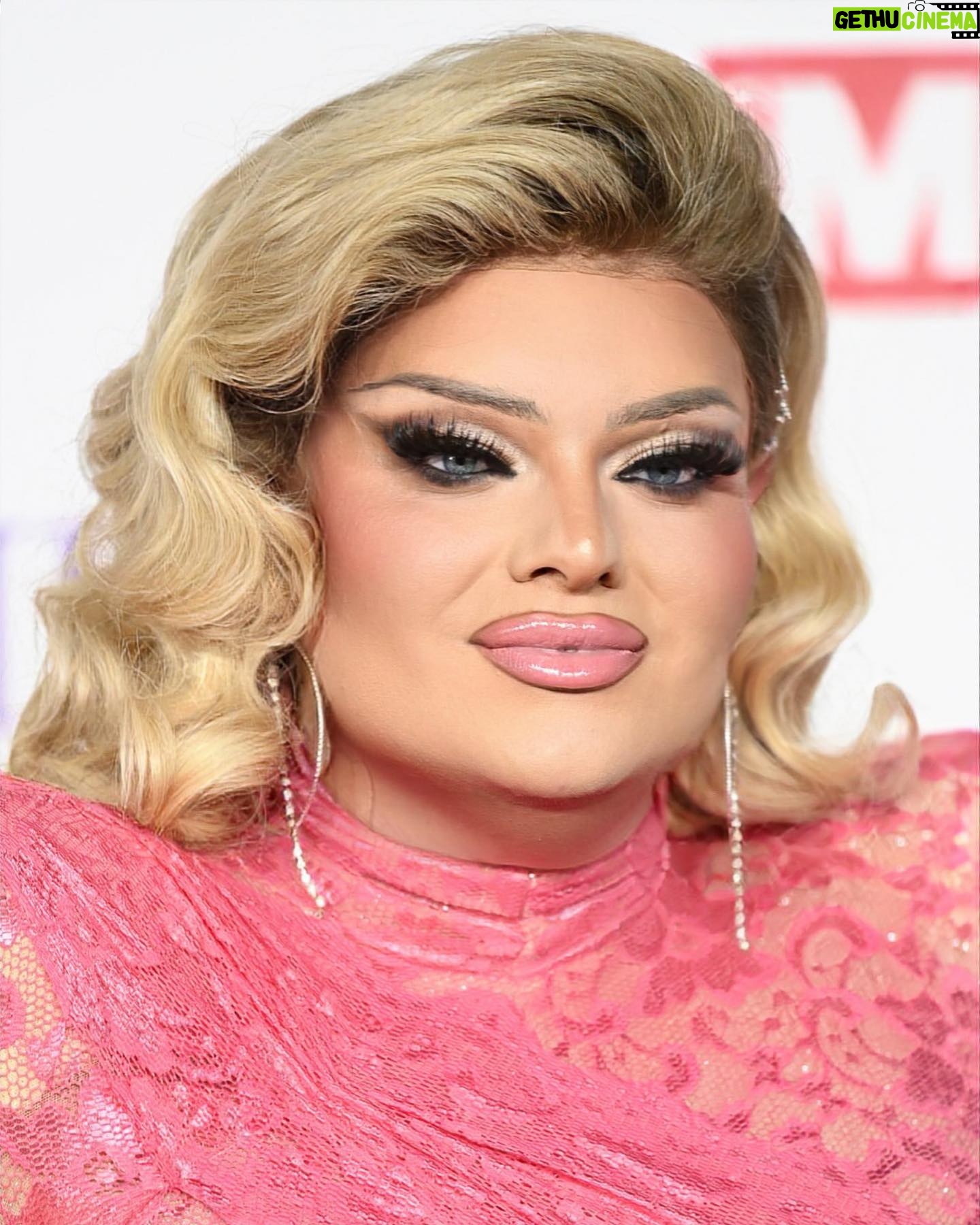 Kitty Scott-Claus - 5.4K Likes - Oh hiya hun 💖
Photo by @davidfisherphoto for @shutterstocknow