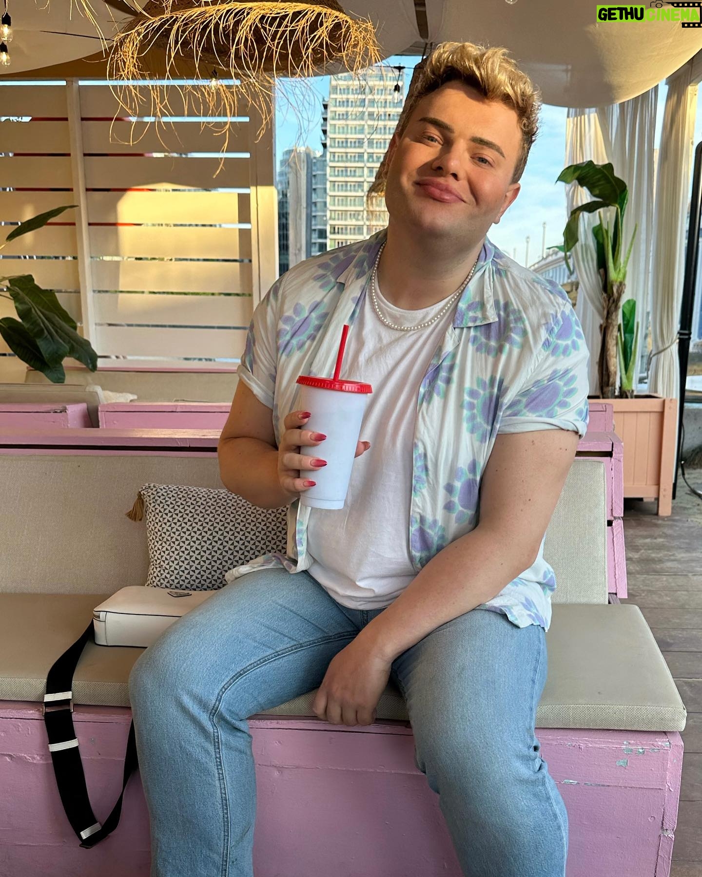 Kitty Scott-Claus - 4K Likes - ✨ Golden hour, Clueless and McNuggets. Name a better trio. Thank you for having me @mcdonaldsuk #fancyamcdonalds 🍟