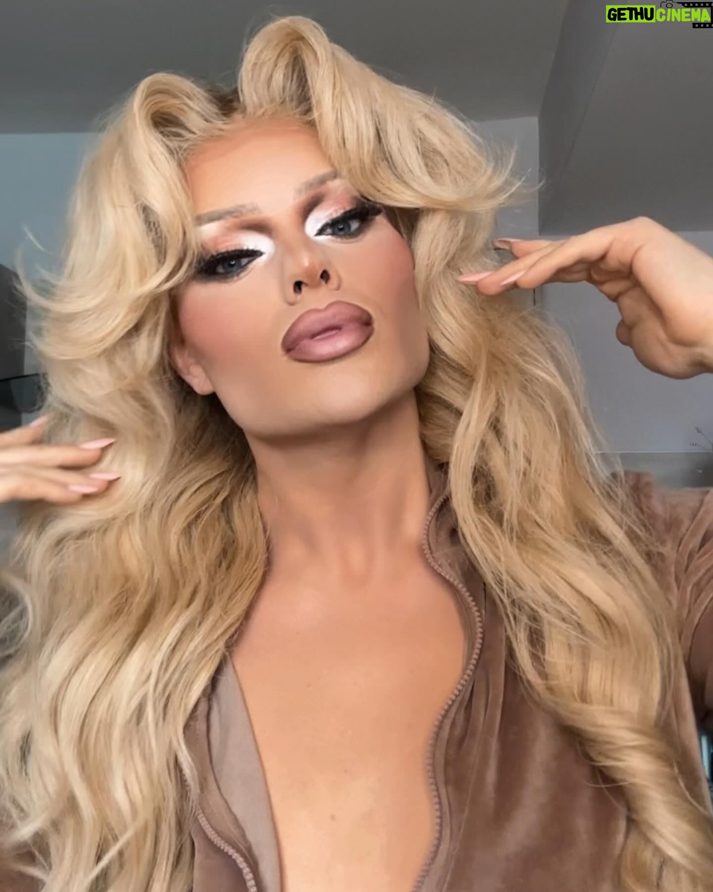 Kitty Scott-Claus - 4.9K Likes - June dump 🥰🫶🏼🏳️🌈🏳️⚧️💖