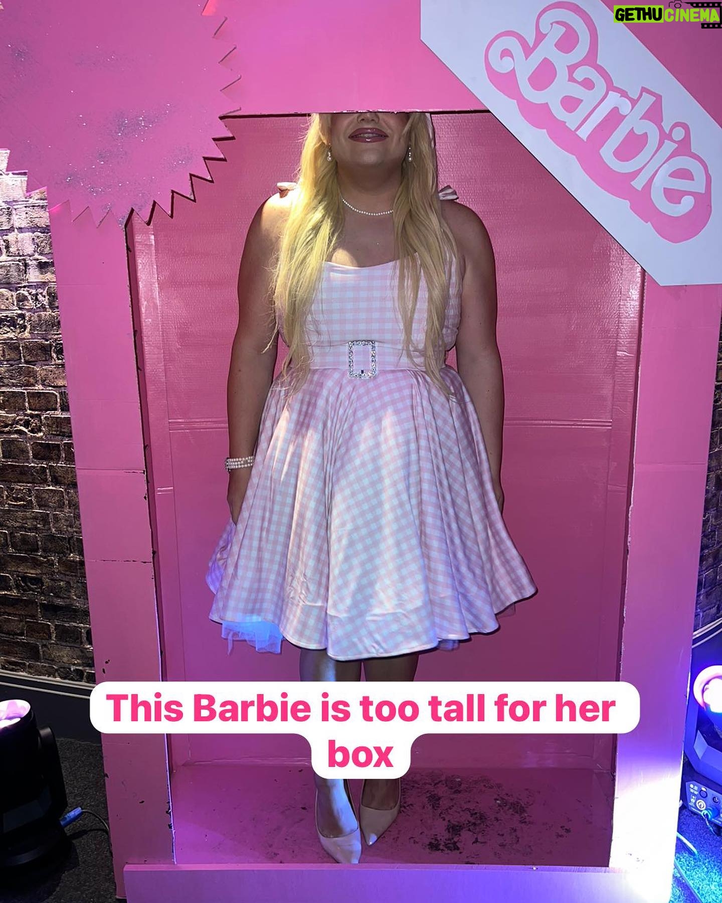 Kitty Scott-Claus - 6.8K Likes - 💖 Hi Barbie! 💖
Barbie x @notaphaseorg 💖🏳️⚧️🙌🏼
Outfit by @the_drag_room 💗