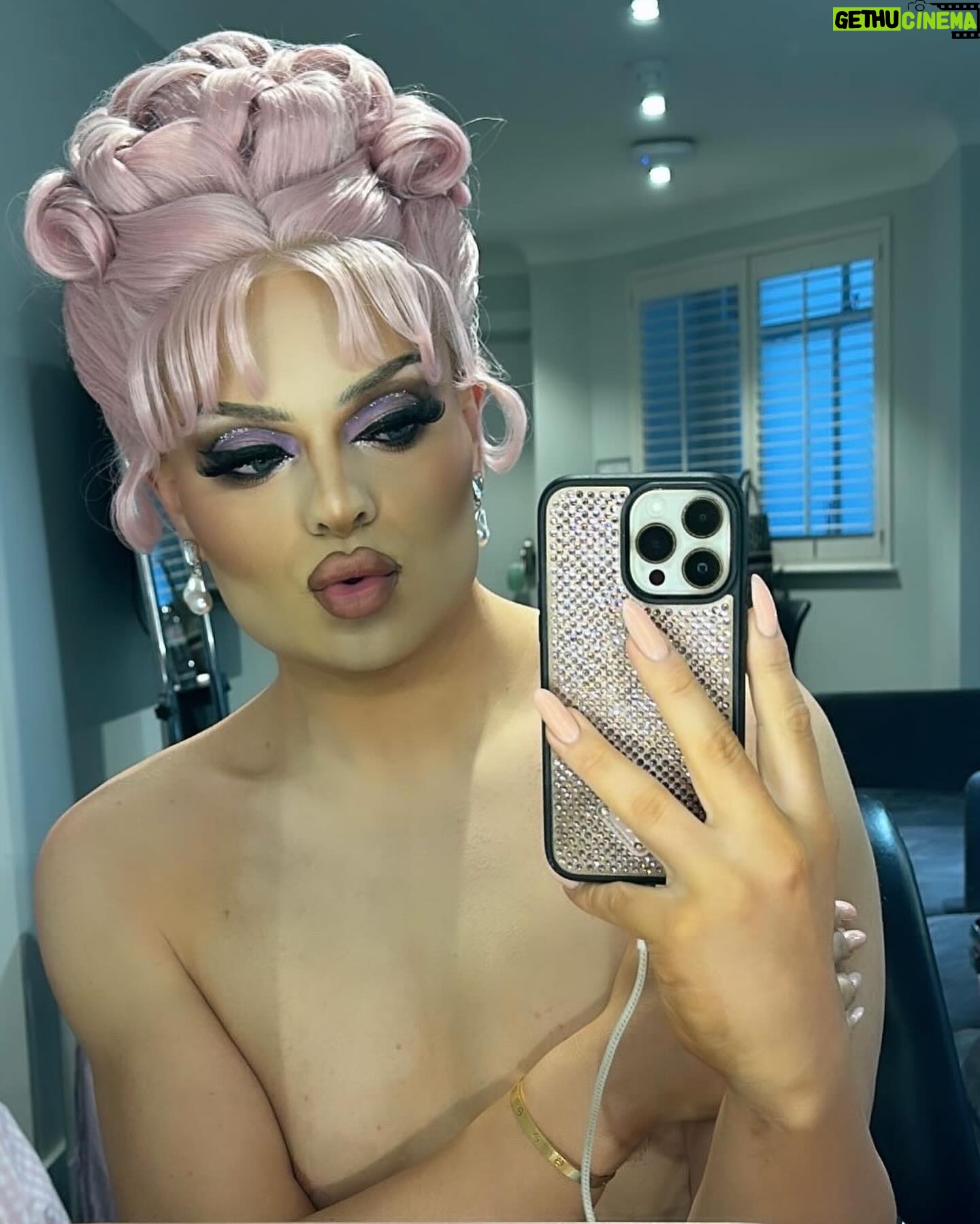 Kitty Scott-Claus - 6.6K Likes - On my way to drop out of beauty school.. still looking for Danny and Sandy. Playing Frenchy has been such a dream 💖💅🏻👏🏼 Can we do @coolriderlive all over again please! Thank you so much @thelondonpalladium @tuckshopuk and to the most INCREDIBLE audience! Can we go back BACK to school again soon! Xoxo
Hair @howsyourheadwigs styled by @walklettwigs
First photo taken by @courtneyebowman who begged for a photo credit like it’s 2019