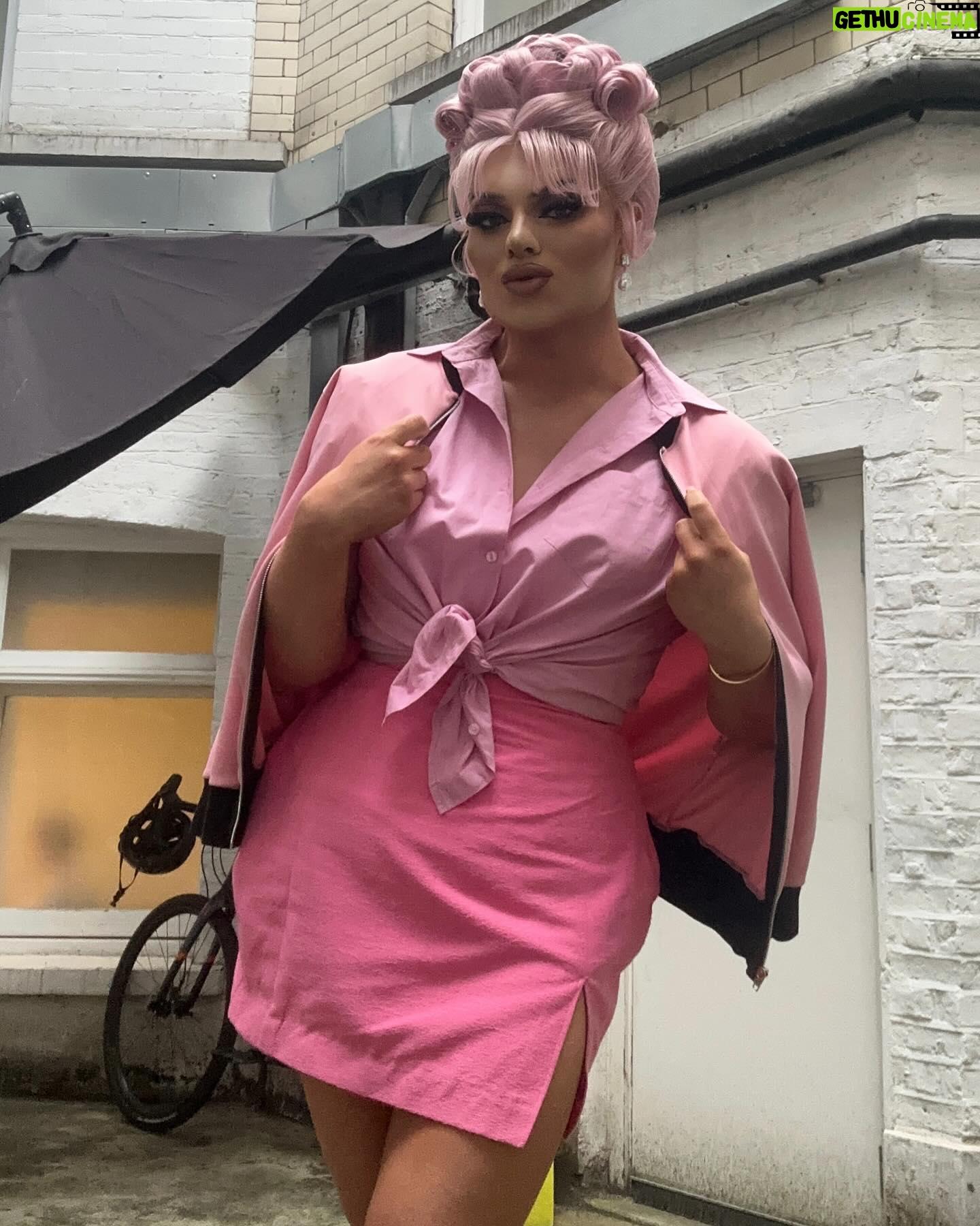 Kitty Scott-Claus - 6.6K Likes - On my way to drop out of beauty school.. still looking for Danny and Sandy. Playing Frenchy has been such a dream 💖💅🏻👏🏼 Can we do @coolriderlive all over again please! Thank you so much @thelondonpalladium @tuckshopuk and to the most INCREDIBLE audience! Can we go back BACK to school again soon! Xoxo
Hair @howsyourheadwigs styled by @walklettwigs
First photo taken by @courtneyebowman who begged for a photo credit like it’s 2019