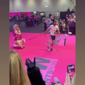 Kitty Scott-Claus Instagram - Save a Cowboy, ride a tiny little horse 🐎 

DragCon day 1 dump xoxo @rupaulsdragcon 

Look by @joshuahansler 
Hair by @stevenaustinhairartist