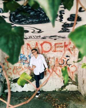 Kıvanç Baruönü Instagram - Bir köşede dursun bunlar da… Bu arada netflix açanlar parmak kaldırsın bakimmm. Malum Lohusa netflix’te:)
