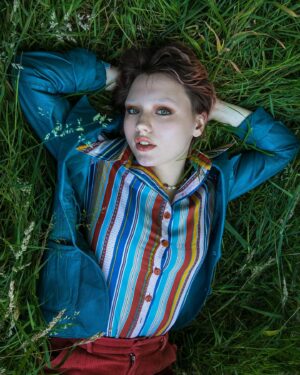 Kizzy Edgell Instagram - @51212.87287 giving us Bowie Vibes ⚡️⚡️⚡️

Photo @jemimashoots 
Styled by @fuunnnky 
HMU @charlottekraftmanmakeup 

#kizzyedgell #heartstopper #jemimashoots #bowievibes