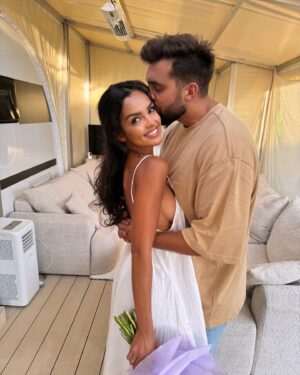 Klaudia El Dursi Instagram - Wrócił 🤍
Jesteśmy razem ponad 11 lat i myślałam że te 2 tygodnie rozłąki potraktuje jako super wakacje i fajny oddech w relacji.. 
A jednak tęskniłam okrutnie. 
Fajnie, że już jesteś z nami Jacuś 🫶🏽
