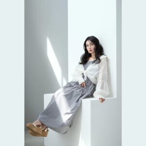 Ko Shibasaki Instagram - 【新ライン展開のお知らせ】
　　MES VACANCES 新ライン 『VOYAGE』
＼ 　　KV第1弾公開 & 発売日お知らせ　　／

MES VACANCES 待望の新作を
2024年7月31日(水)より販売いたします！

発売日の決定に伴い、本日より公式サイトにて
ブランドディレクター 柴咲コウ のキービジュアルを公開！

詳細は @mes_vacances_official
プロフィールリンクよりご覧ください🌿

発売開始をお楽しみに🕊️

#MESVACANCES #ミヴァコンス #旅するように暮らす #VOYAGE #24AW #24FW
#柴咲コウ #koshibasaki
