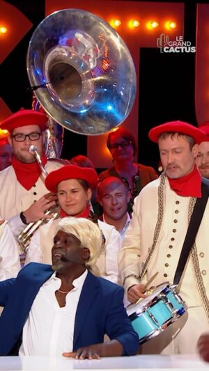 Kody Kim Instagram - Pour sa venue sur notre plateau, Patrick Sébastien  était accompagné de René et sa fanfare… 🥁🎺🌵
#sketch #comedie #parodie #patricksebastien #kody #damiengillard #legrandcactus #tvshow