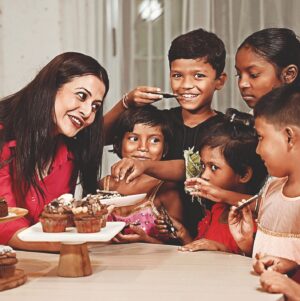 Koel Mallick Instagram - Only chocolateyyyyy with my beautiful souls of NGO Bodhu Collective … 🍫🥰 🍫 nom nom…. 😋😋ending with a jig was the best way to complete the celebration to spread cheer!!!!😍🫶
#happychocolateday #love #joy #life 😇

@calcuttatimes
