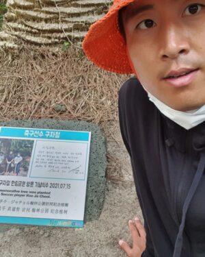 Koo Ja-cheol Instagram - 언제부턴가 힐링을 원할때 자연으로 향하는 습관이 생긴거 같다. 
무언가를 하기보다 나무 밑 벤치에 앉아 맑은 공기를 마시는게 너무 좋다.
#제주 #한림공원 #자연 #힐링 #4월22일지구의날