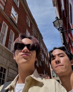 Korapat Kirdpan Instagram - Selfie Like a Tourist at London