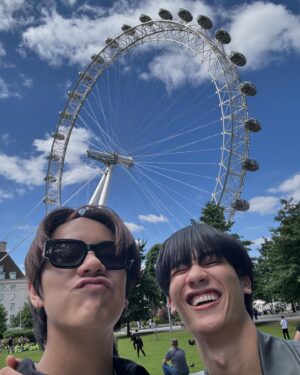 Korapat Kirdpan Instagram - Selfie Like a Tourist at London