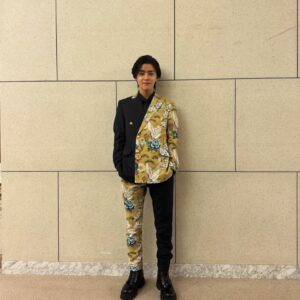Kotaro Daigo Instagram - 舞台『千と千尋の神隠し』
製作発表でした🐉

ハクとして、精一杯努めます！
楽しみにしていて下さい！

 #千と千尋の神隠し 
#オーダースーツDAVIDLAYER