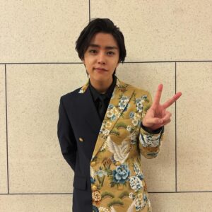Kotaro Daigo Instagram - 舞台『千と千尋の神隠し』
製作発表でした🐉

ハクとして、精一杯努めます！
楽しみにしていて下さい！

 #千と千尋の神隠し 
#オーダースーツDAVIDLAYER