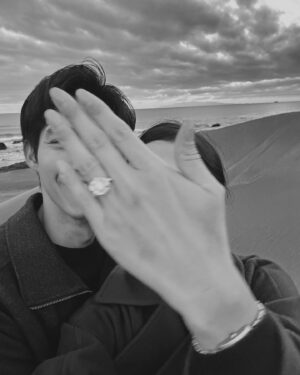 Kotoko Yamaga Instagram - YES💍🤍✨

誰もいない海ってロマンチックだよね。
ありがとう🤍🤍🤍