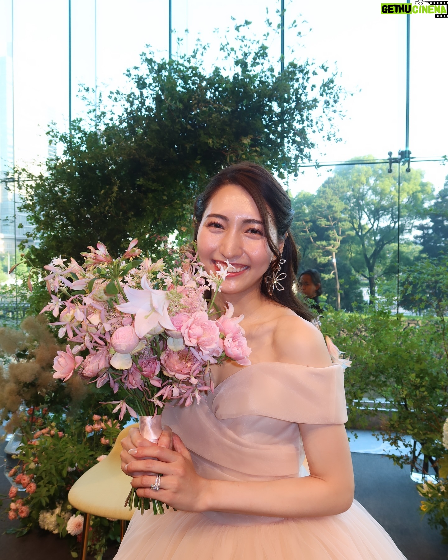 Kotoko Yamaga - 23.3K Likes - 今日は、、、
世界で一番大好きなお姉ちゃんの結婚式!!!
✨🤍💐💖😭✨✨
幸せな時間でした!!
すごく綺麗で、幸せそうで、私も嬉しい気持ちでいっぱいになったよ。
泣かないと思ったのに号泣してしまった。
きっと私は、はんにゃが思うよりも、はんにゃのことを大好きで、大切に思っているんだと再確認した一日。
ずっと幸せでいてね!!!
大好きだよ、ずっと幸せでいてね☺️✨