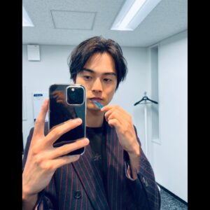 Kousei Yuki Instagram - 滉流会オフショット。
自撮り&本番前恒例の歯ブラシタイム！！
いつもこんな感じで〜す！

#結木滉星
#滉流会
#オフショ
#保存していいよ