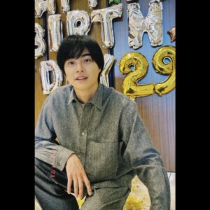 Kousei Yuki Instagram - 今日は滉星誕祭2023来てくれてありがとうございました😊
みんなから沢山のおめでとうをいただいて幸せでした！
本当に時間が経つのがあっという間でした！

そしてそして
1部のゲストなんと町田くんでした。
もうびっくりしすぎて腰が抜けました！笑
本当に本当にありがとうございました😭
テッパチメンバーみんな優しすぎる☺️

2部は急遽にも関わらずゲスト出演してくれた安定のあさひ。
居心地が良かったです！
最高に楽しかった！
あさひまじサンキュー😆

前回に引き続きMCをやってくれた藤原さん！
相変わらずの安定感でした😊
毎回ありがとうございます。

豪華すぎる1日で本当に一瞬で今日が終わってしまいました！
快くお手紙をくれたりビデオメッセージで出演してくれてありがとうございました！

何より会場に来てお祝いしてくれた皆様、ありがとうございます。
ラスト20代全力で走っていきたいと思います！

#結木滉星
#バースデーイベント
#滉星誕祭
#2023
#スペシャルゲスト
#町田啓太 くん
#伊藤あさひ
#本当にありがとうございました