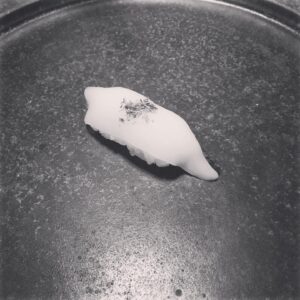 Kouta Okada Instagram - ヤリイカのお鮨
裏に包丁
シーウィード乗せて藻ソルトで食べた
#イカ好きと繋がりたいと俺だって別にそう思ってるよ
#イカスシグラム