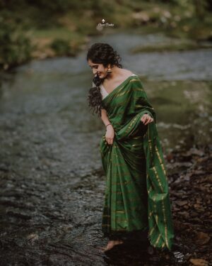 Krishnapriya K Nair Instagram - 🌿
Saree : @ithal.india 
Hair n makeup : @sathyaabheesh 

#photoshoot #photography #naturephotography #nature #saree