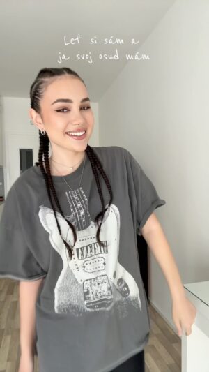 Kristal Shine Instagram - Malá ukázka ďalšej veci na ktorú sa môžete v albume tešiť!🫶🏻