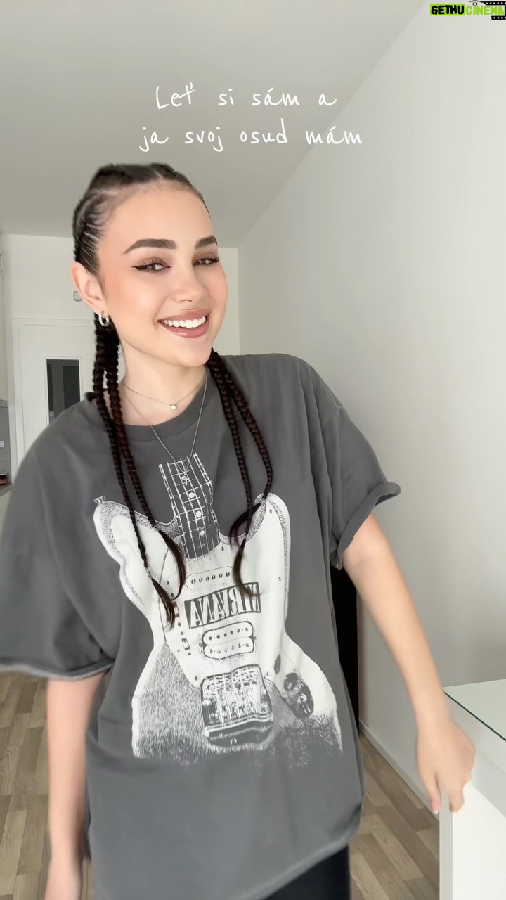 Kristal Shine - 1.3K Likes - MalΓ‘ ukΓ‘zka ΔalΕ‘ej veci na ktorΓΊ sa mΓ΄ΕΎete v albume teΕ‘iΕ₯!π«Άπ»
