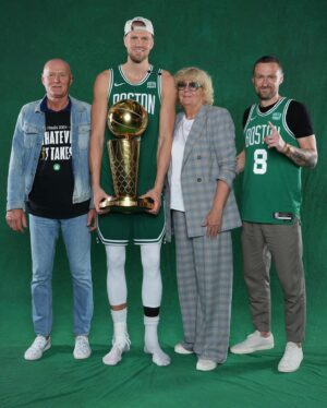 Kristaps Porziņģis Instagram - Champs 💚☘️