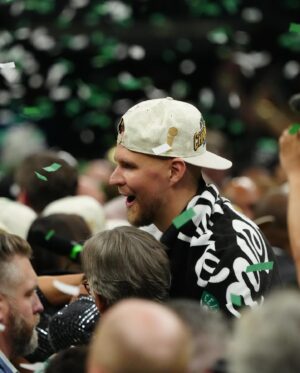 Kristaps Porziņģis Instagram - Champs 💚☘️