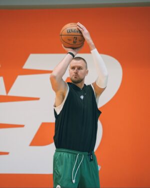 Kristaps Porziņģis Instagram - working his way back 💪