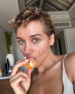 Actress Kristina Asmus HD Instagram Photos and Wallpapers June 2024