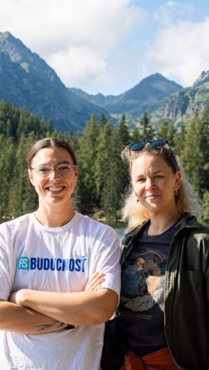 Kristína Tormová Instagram - Petícia Zachráňme národné parky dnes dorazila na Štrbské pleso, kam nás prišla podporiť aj skvelá @kristina.tormova .

Ako hovorí - na Slovensku veľa vecí nefunguje tak, ako by malo, no jedna vec, na ktorú môžeme byť skutočne hrdí, je naša príroda. Pridajte sa k nám a pomôžte nám v boji za jej zachovanie. Podpíšte petíciu na zachranmenarodneparky.sk a zdieľajte ju so svojimi blízkymi. Link nájdete v BIO 🌲🆘✍🏻