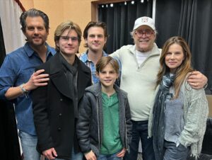 Kristoffer Polaha Instagram - Last week was a whirlwind! New York City was amazing and seeing all your shining faces at the @thats4ent  #christmascon23 was truly a joy for me. I love meeting you, hearing your stories, hugging your necks, and capturing a moment with you. Even I wanted my picture taken with a few actors whose work has impacted my life. I’ll see you next year!

#randyquaid #chevychase @danicamckellar