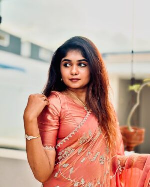 Kriti vamshini Instagram - Ok last of this saree series!🦋🫠

#saree #love #tamil #instagram