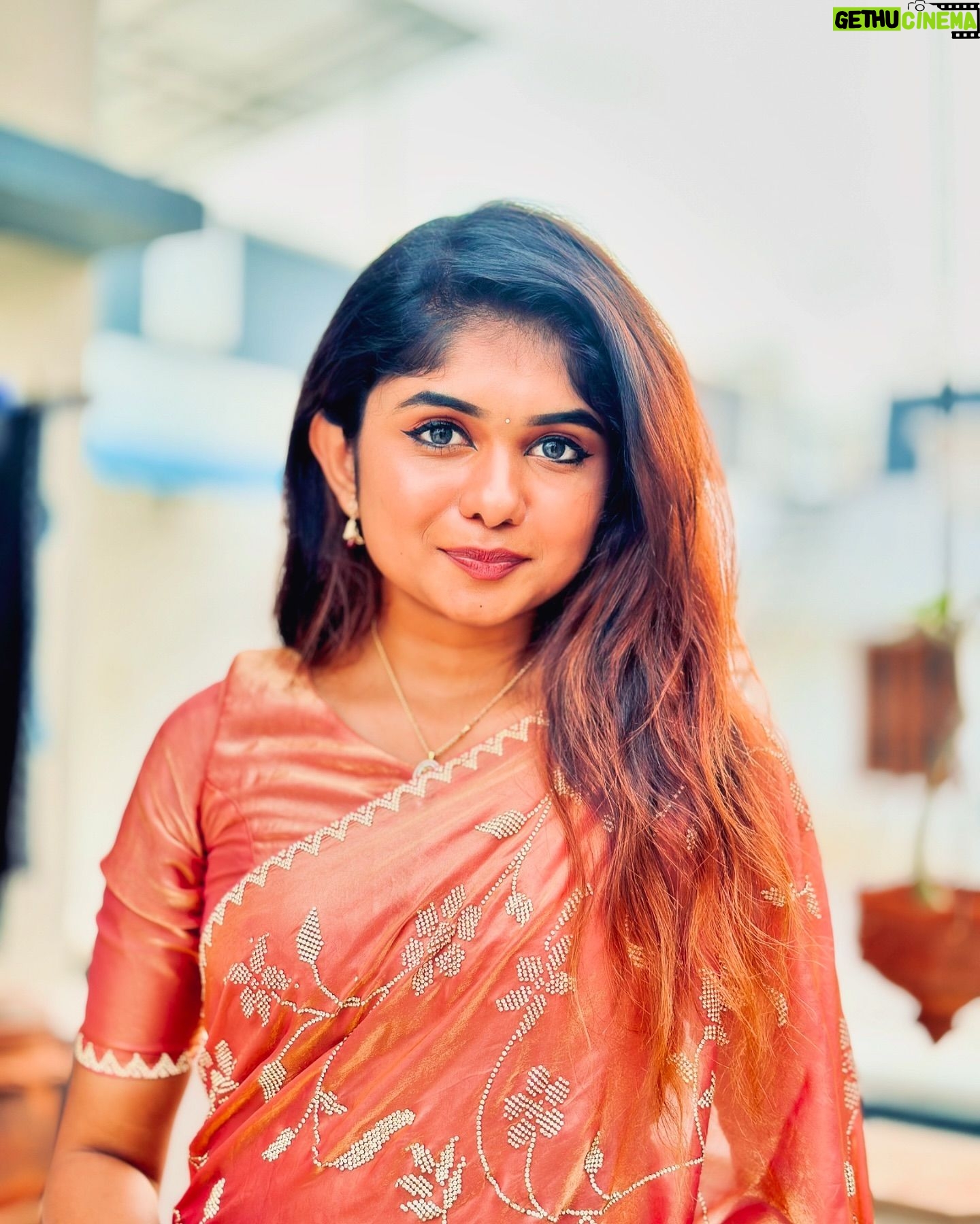 Kriti vamshini - 2.8K Likes - Sita mahalaxmi🦋
#tamilmuser #reelsinstagram #tamil #mrunalthakur #sitaramam