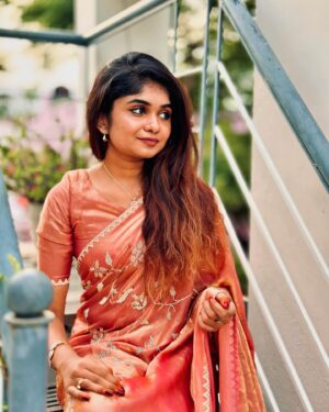 Kriti vamshini Instagram - Ok last of this saree series!🦋🫠

#saree #love #tamil #instagram