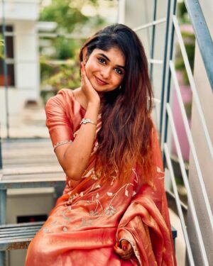 Kriti vamshini Instagram - Ok last of this saree series!🦋🫠

#saree #love #tamil #instagram