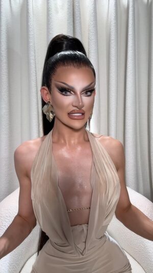 Krystal Versace Instagram - Who else hates makeup.. 🤷🏻‍♀️