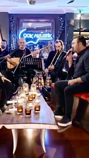 Kubat Instagram - Kara Ağaç🖤 #sezenaksu 🎵
@ercansaatci @cantalanioglu @cokakustik @selmasenturkpr