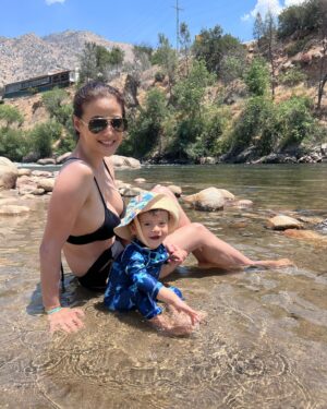Kullanat Preeyawat Instagram - Isabella lake ตัดสินใจกันอยู่นานว่าจะไป road trip ดีมั้ย ไปไหนบ้าง เจคอร์ปจะนั่งรถนานไหวมัย สรุปลงตัวจบลงที่ อิสเบลล่า lake เราแวะที่นี่กันหนึ่งคืนก่อนจะขับไป Lone pine ต่อ 👍🏼 #roadtrip #california