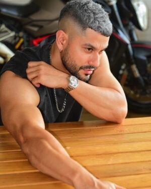 Kunal Khemu Instagram - Got some shades of Grey 😎