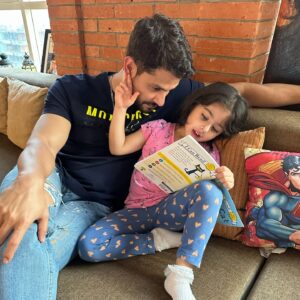 Kunal Khemu Instagram - Whether you are reading alone, reading together, reading to or being read to ... books make you a better person. So do the world a favour today, on national reading day, read a book!! ❤️ 📚#nationalreadingday