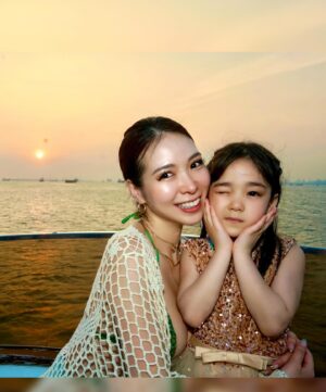 Kuran Instagram - Sunset cruising🧡🧡🧡
綺麗すぎた！癒しの時間….🌅

基本的に休みがない経営者にとっては
起きてる時間はほぼ仕事のことを考えて
しまいがちだけど
未来のことばかりではなく
今を全力で生きる！それってなかなか
難しいんだけど

今を大切に、今を全力で楽しんでやろー！
って気持ちだけでも全然違う！

皆様GWですね！
全力で楽しんでくださいねー♡
えんじょい！！

#紅蘭
#シンガポール
#Singapore