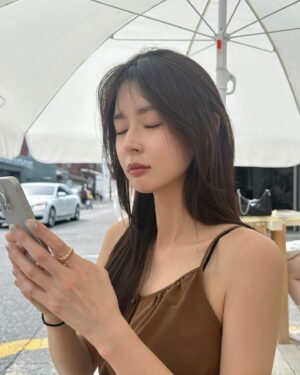 Kwon Na-ra Instagram - 🤎